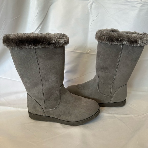 Cat & Jack size 4 boots new never worn grey - Picture 2 of 4